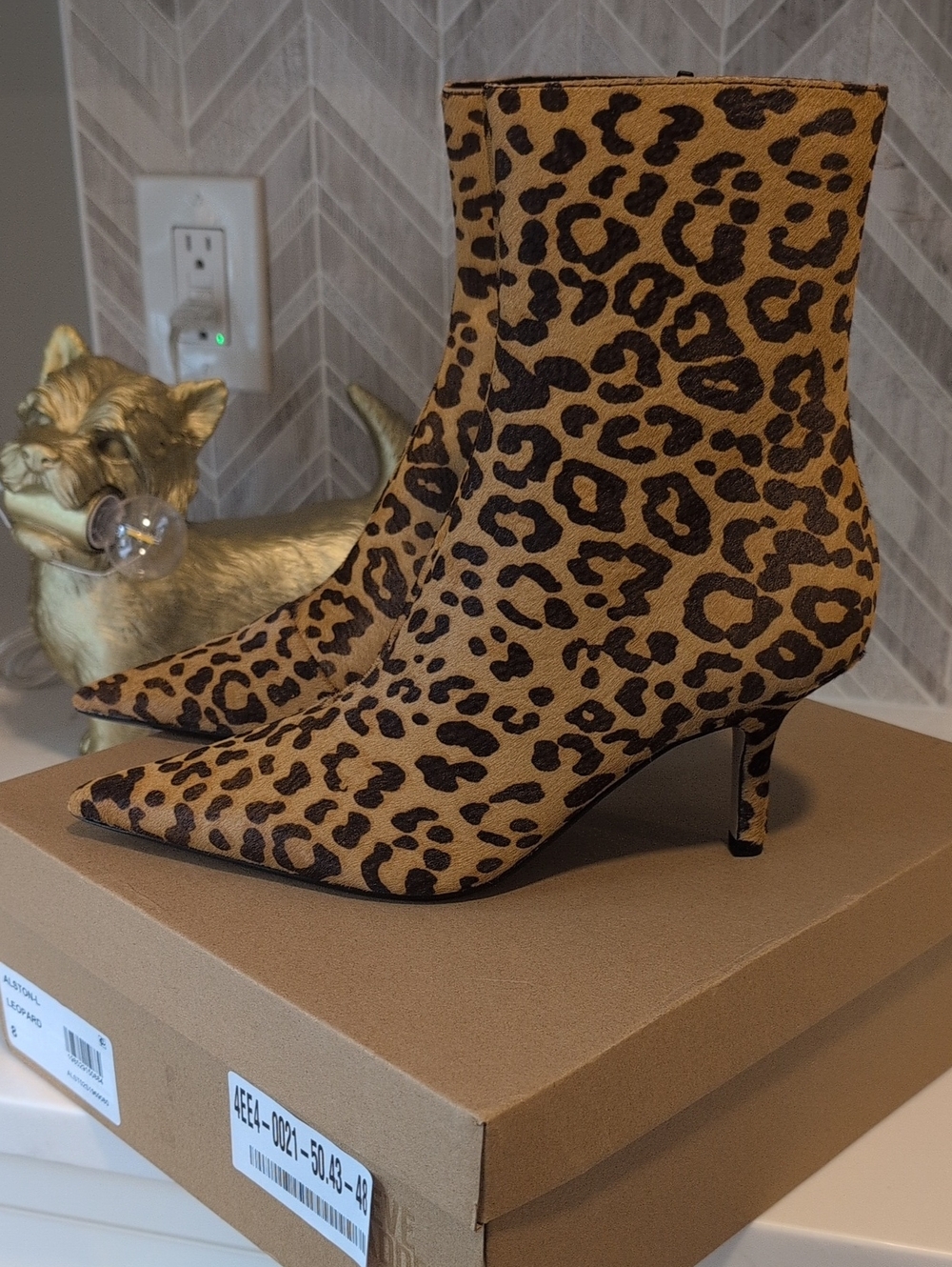 Steve Madden Alston Leopard Print Pointed-Toe Ankle Boots Size 8 NWT